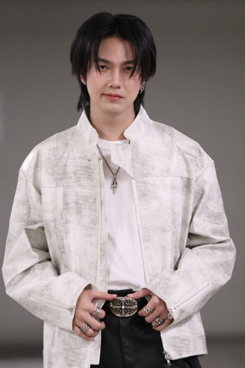 ยิ้มมุมปากนิดๆๆๆปาสสสสหล่อแท้

SHINSEGAE CENTRAL WITH BUILD 

#SHINSEGAExCentral
#SHINSEGAEHyperGround