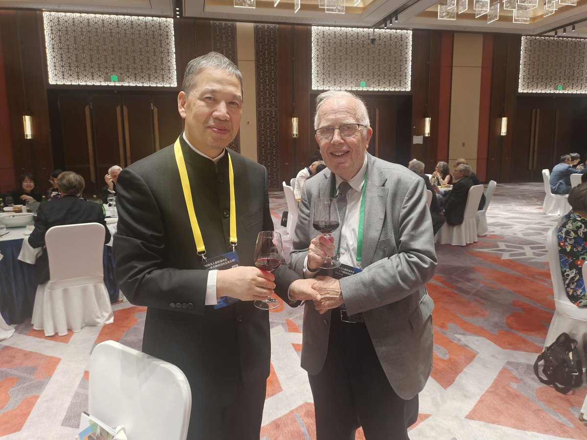 Meeting between Zhou Jinfeng and James Crabbe: Promoting the Integration of Sustainable Development and Engineering Technology