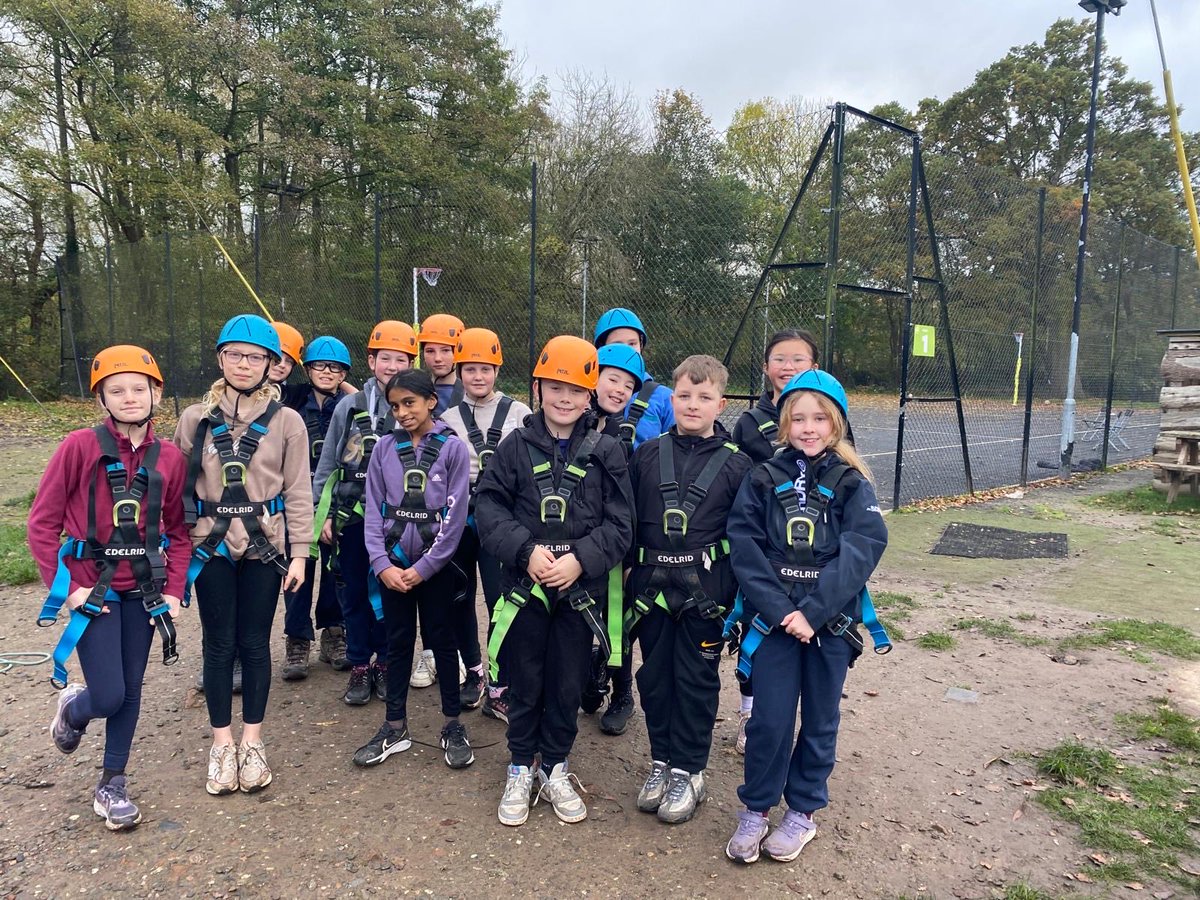 BarnfieldsPS's tweet image. Final activities!! Groups 1 and 2 have built some sturdy (and VERY fast) buggies, Group 3 have been braving the tunnels  and Group 4 have been scaling the Gladiator Wall!! Hot dogs for lunch imminently 🌭 and then homeward bound!!