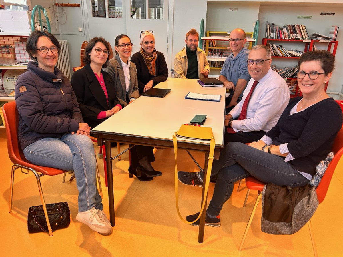 Journée #NonAuHarcèlement. 
Rencontre à l’école de Druye entre le DASEN, Mme la Maire, la directrice et l’équipe pHARe de Joué-lès-Tours.
Dialogue constructif sur l’articulation scolaire/périscolaire et la mise en synergie des acteurs