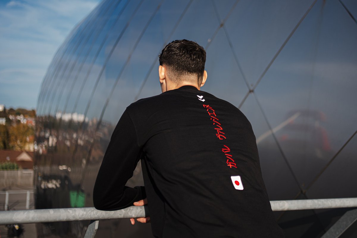 🆕 Le #VAFC et <a href="/hummelFrance/">hummel France</a> lancent une collection lifestyle inspirée du maillot extérieur ! ❤️

🛍️ Disponible dès maintenant en boutique officielle et en ligne : urls.fr/QbM2qV