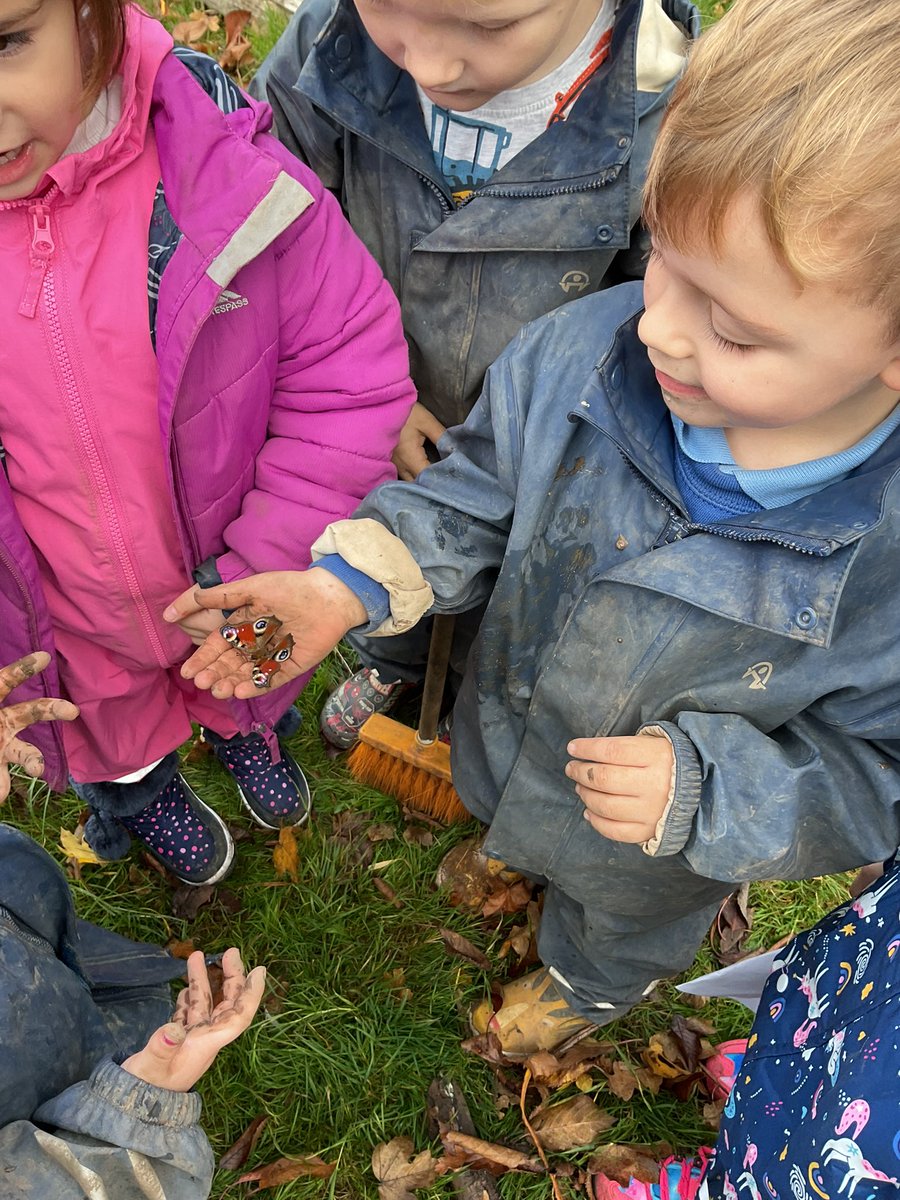 AnthonyCurton's tweet image. Reception children had a fantastic time at their first ever Forest School session today! We made mud pies, used natural materials to make kindness hearts, and played with stickman! #forestschool #NatureLearning