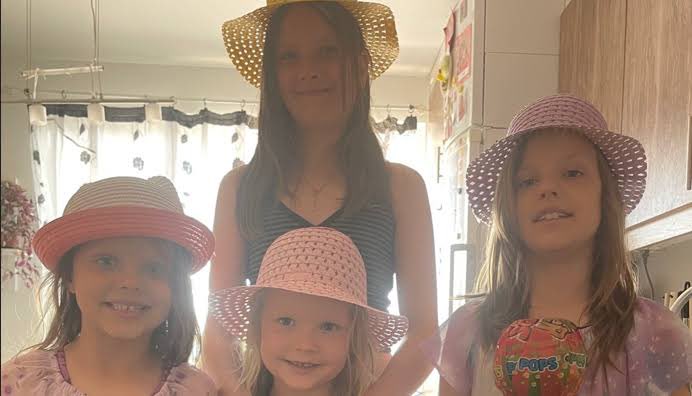 MagdaMajkowska's tweet image. ‼️ Prawnicy @OrdoIuris złożyli skargę na Szwecję do Europejskiego Trybunału Praw Człowieka w sprawie polskiej rodzinny Klamanów.

Chodzi o odebrania trzech córek przez szwedzkie władze na terenie Polski, a następnie wywiezienie ich do Szwecji. Dziewczynki umieszczono w różnych…