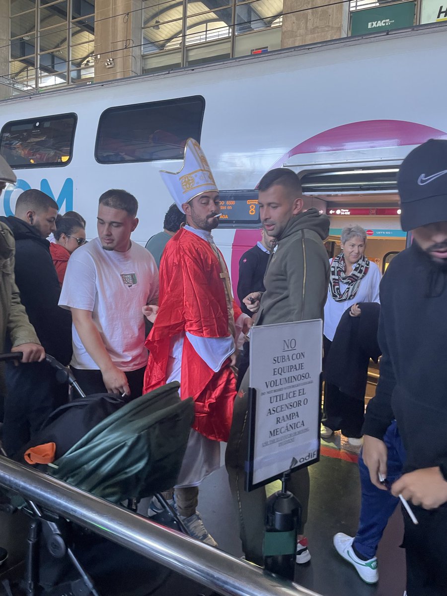 La charca de las charcas. Las despedidas de soltero en málaga con estas pintas. Pantano tóxico.