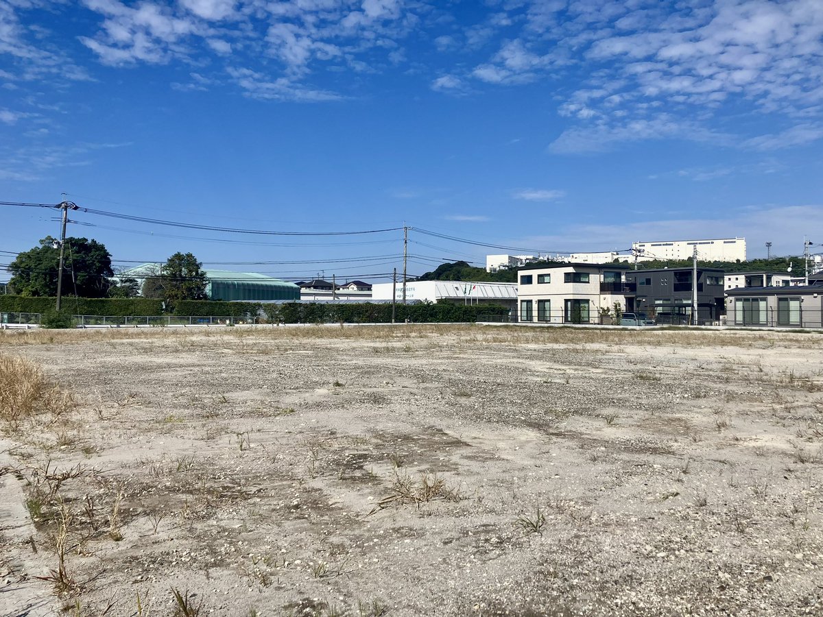 fukushi_uragi's tweet photo. 児童養護施設の打ち合わせで鹿児島へ。
事業主との打ち合わせ、敷地確認、市役所での事前相談等を行いました。鹿児島空港には車椅子で入れる足湯があります。
#日比野設計　#福祉施設研究所　#hibinosekkei #fukushiken #鹿児島　#児童養護施設　#打ち合わせ　#敷地確認　#開発設計 https://t.co/qYOJm9GvbC