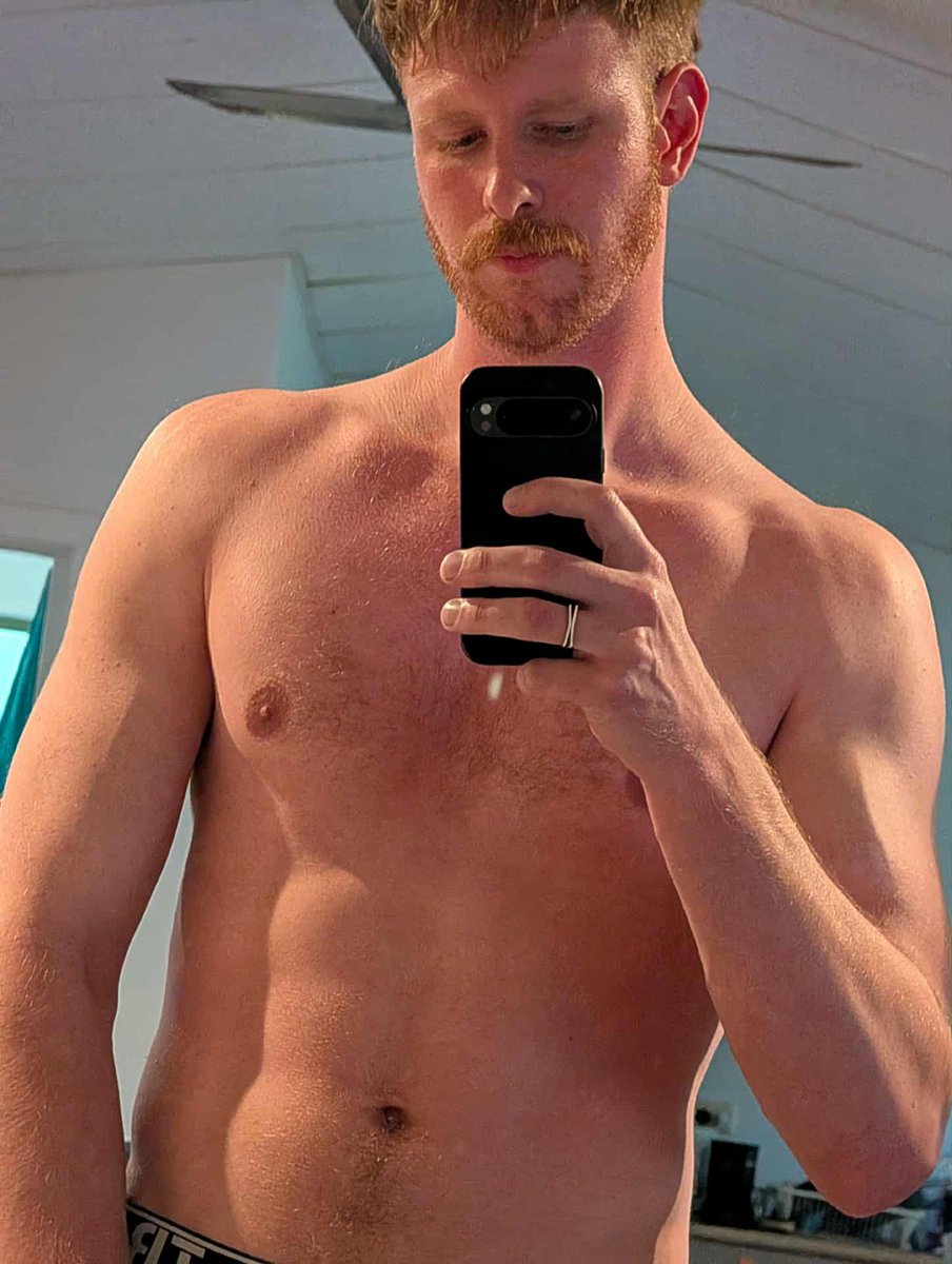 milesslongg's tweet photo. Who’s keeping me company tonight? https://t.co/evXHsT9uUv