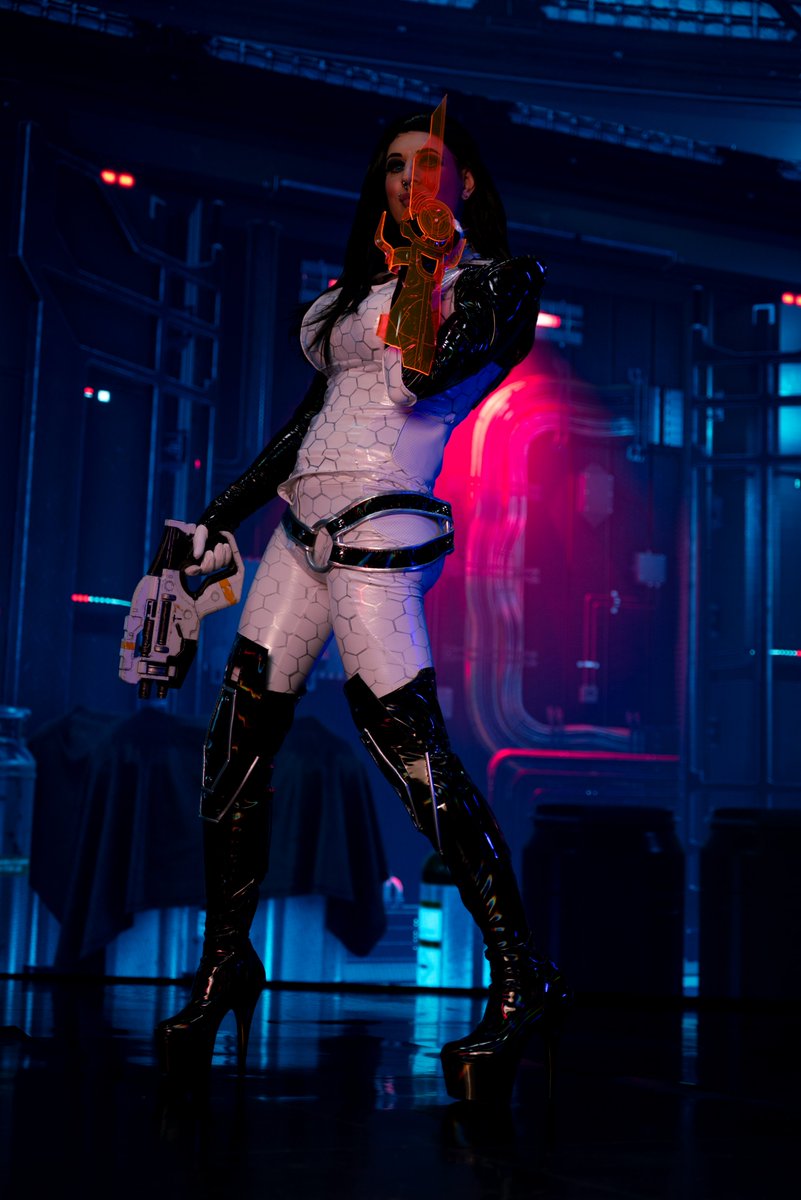 Happy N7 Day <a href="/masseffect/">Mass Effect</a> family! 

Cosplay by Me (pants are from <a href="/pairadize/">PAIRADIZE</a> then modified by me)

📸:<a href="/OscarLupton/">Oscar Lupton</a>

#MassEffect #N7Day #MassEffectCosplay #MirandaLawson #N7day2025