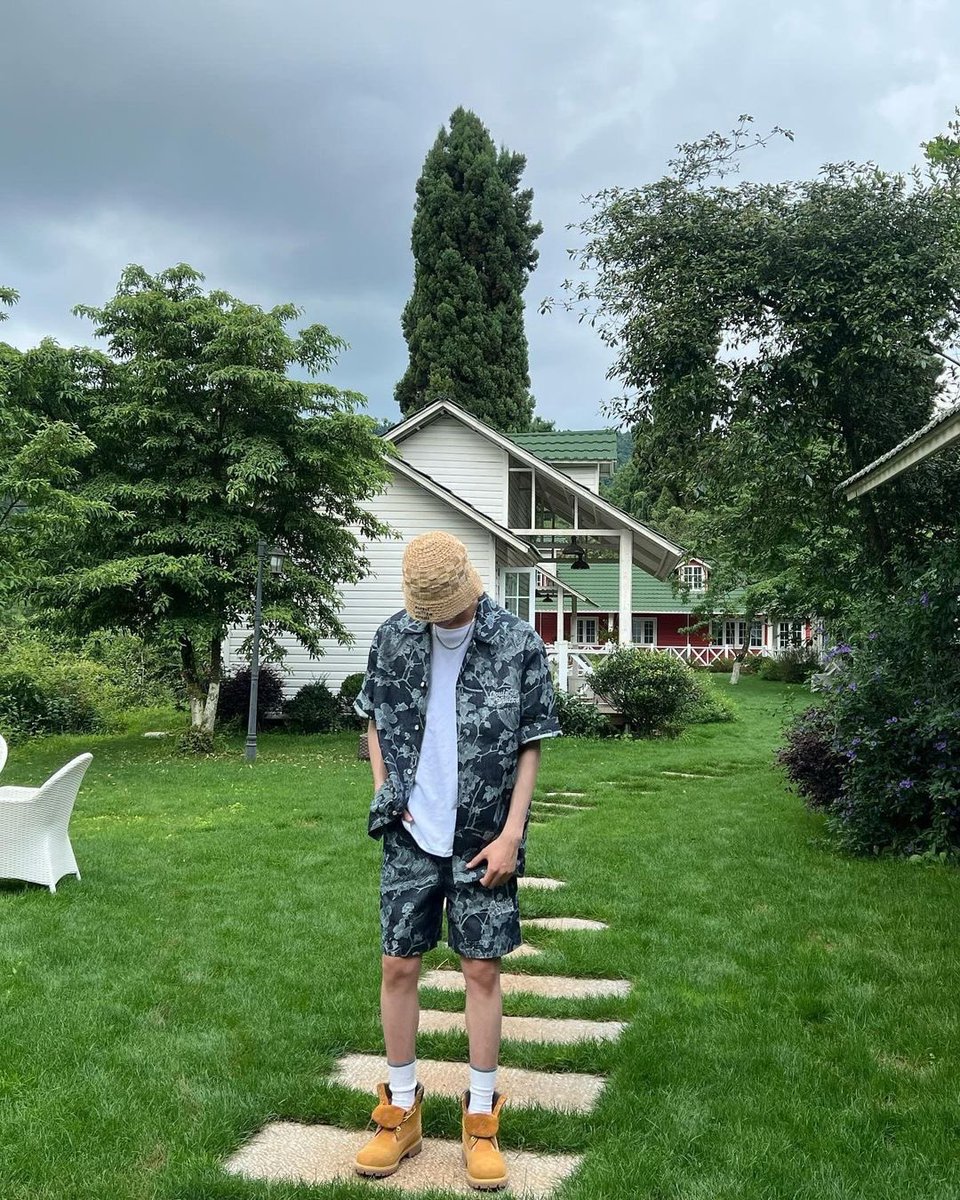 ᅠᅠᅠᅠᅠᅠ
                      
            Happy Birthday my Eisen. 
            We always celebrate in a different 
            area but now something about the
            country side seems to remember 
            the gentler days. To the years of

ᅠᅠ