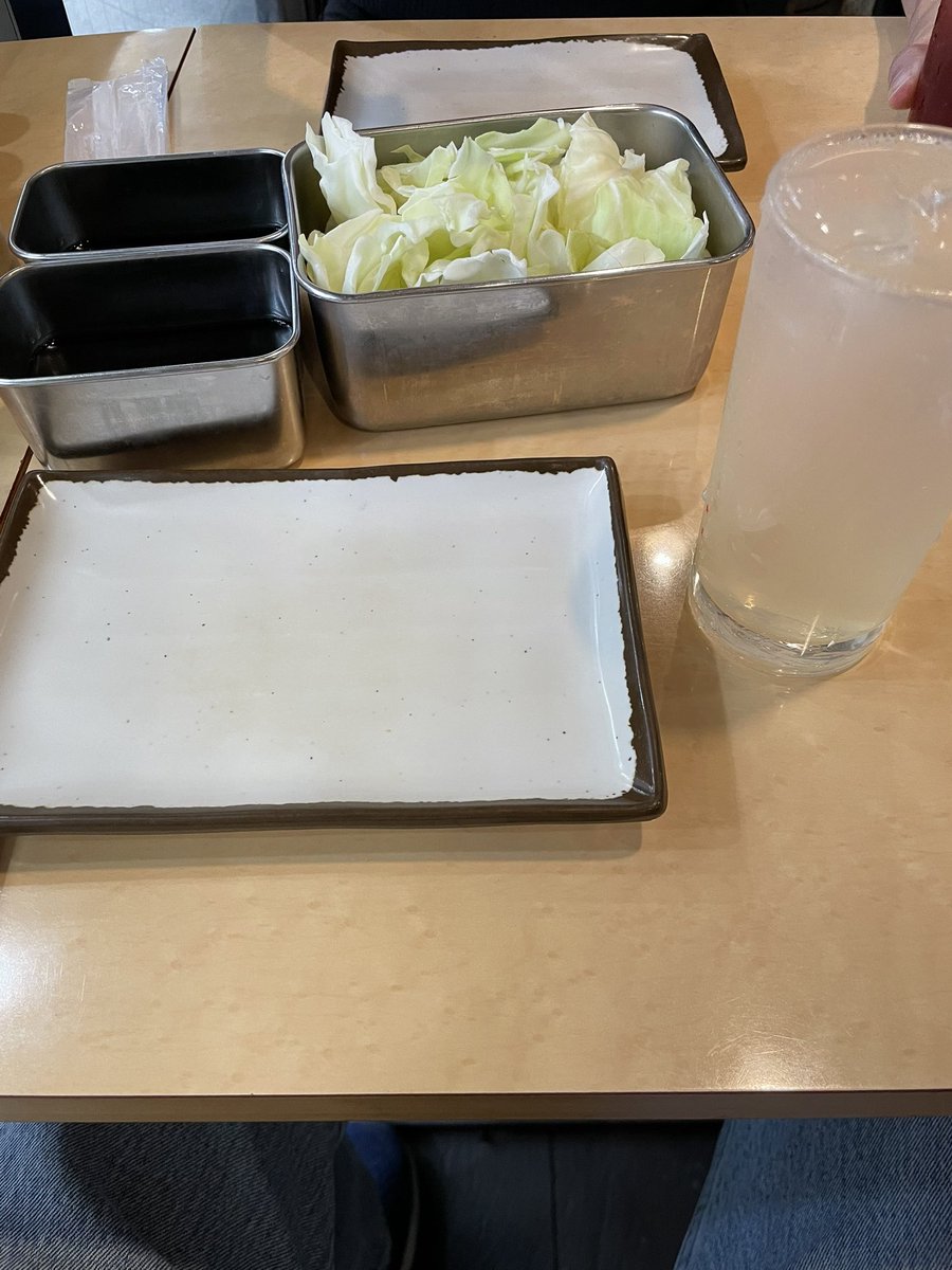 KFG_null's tweet photo. ヨネヤで串カツ
17時前に入れたので、お得なセット頼めました。
サックリした衣が美味かったですね https://t.co/Cua5lDVZCl