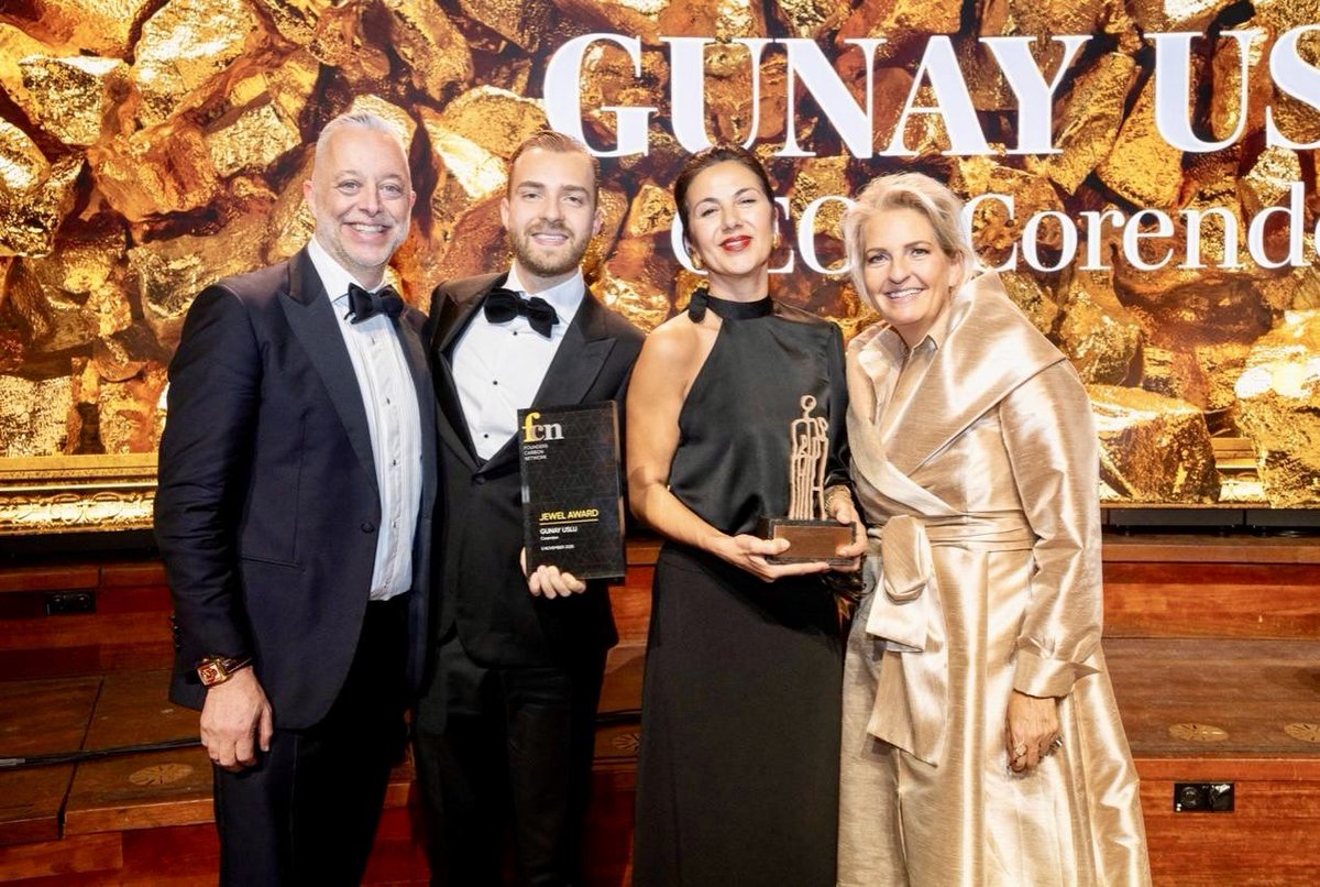 Opgetreden in <a href="/Concertgebouw/">Het Concertgebouw</a> 🕺🎤 én mooie prijs uitgereikt aan <a href="/GunayUslu/">Gunay Uslu</a>
Was een bijzondere avond dus 😊 #fCN #JewelAwards