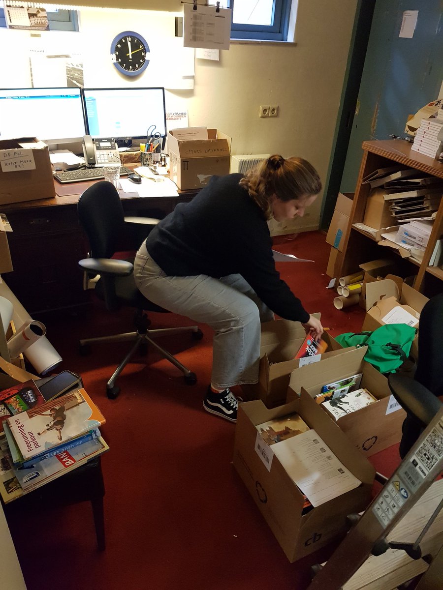 Bregje is druk met de schoolbestellingen. 
<a href="/lovinksboeken/">Boekhandel Lovink</a> #Lochem