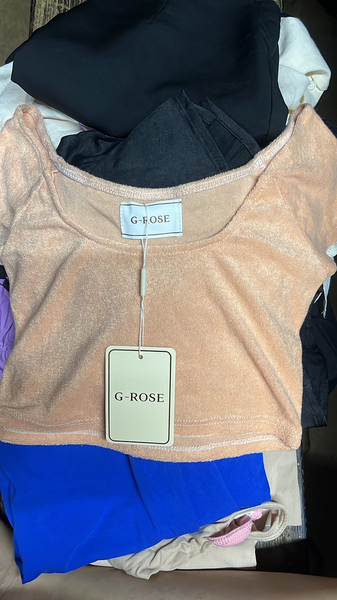 peepookiki's tweet photo. G-rose มือ 1 ป้ายห้อย เอฟมาผิดไซต์ค่ะ🥹
40 บาท 
#ส่งต่อเสื้อผ้ามือสอง #ส่งต่อเสื้อผ้า #เสื้อผ้ามือสอง #ส่งต่อstylistshop #ส่งต่อเสื้อผ้ามือ2 #ส่งต่อคสอ #ส่งต่อ #โล๊ะตู้เสื้อผ้ามือ2 https://t.co/ctxo6m8bcl