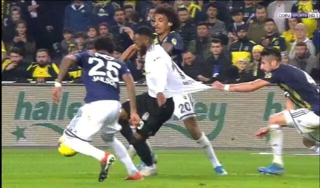 FaikDogan1903's tweet image. 1. ye penaltı demeyenler 2. ye penaltı diyor!  #CüneytÇakır #FBvBJk #Adelet