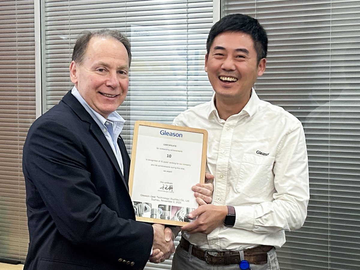 Gleasontweets's tweet image. John J. Perrotti, Chairman and Chief Executive Officer, honoring 10-year employees of Gleason Cutting Tools in Suzhou, China. Thank you for your service and high motivation!

#gleason #geartechnology #gcts #gleasoncuttingtools #geartools #gearmanufacturing #gearcutting
