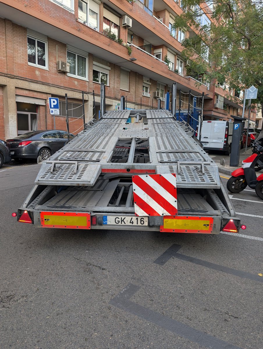 david_almecija's tweet photo. @GUBBarcelona ara mateix al Carrer Joan Torras a Sant Andreu. Podeu venir? https://t.co/glJBbTF3dl