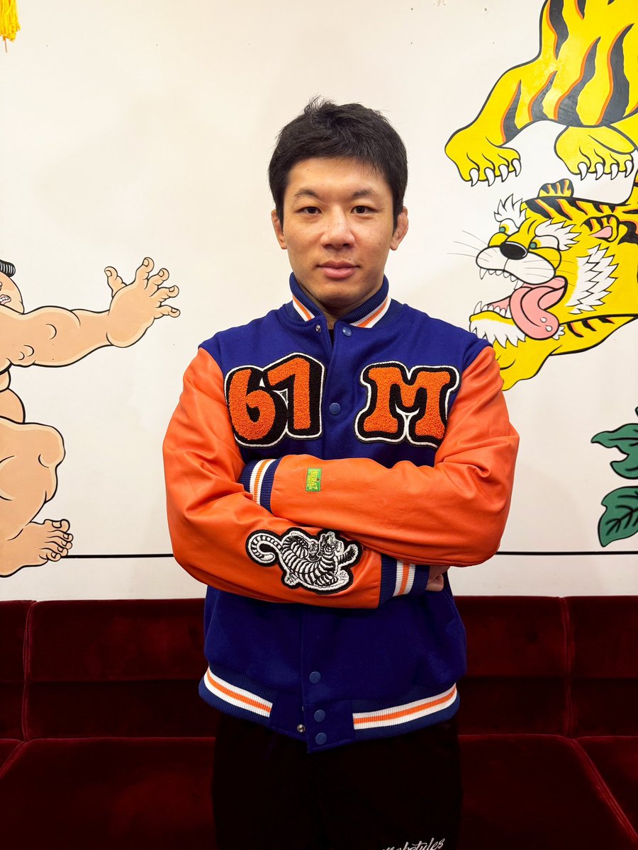 mobstyles_staff's tweet image. 【NEWS!!】
MOBSTYLES × 67 KOOKS STADIUM JACKET 先行公開！

鮮烈なブルー×オレンジの2トーンで登場！
MOBSTYLESと67 KOOKSの世界観が融合！
今期の主役アウターにぜひ！

🏁 発売日：11月21日(金) 予定
💴 ¥52,800 (TAX IN)
📍 &amp;amp;MOSH店舗・WEB STORE 同時発売予定

#mobstyles #67kooks