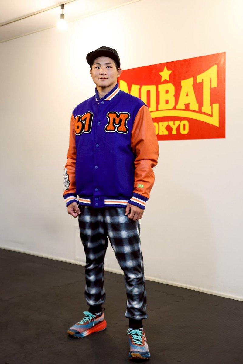 mobstyles_staff's tweet image. 【NEWS!!】
MOBSTYLES × 67 KOOKS STADIUM JACKET 先行公開！

鮮烈なブルー×オレンジの2トーンで登場！
MOBSTYLESと67 KOOKSの世界観が融合！
今期の主役アウターにぜひ！

🏁 発売日：11月21日(金) 予定
💴 ¥52,800 (TAX IN)
📍 &amp;amp;MOSH店舗・WEB STORE 同時発売予定

#mobstyles #67kooks