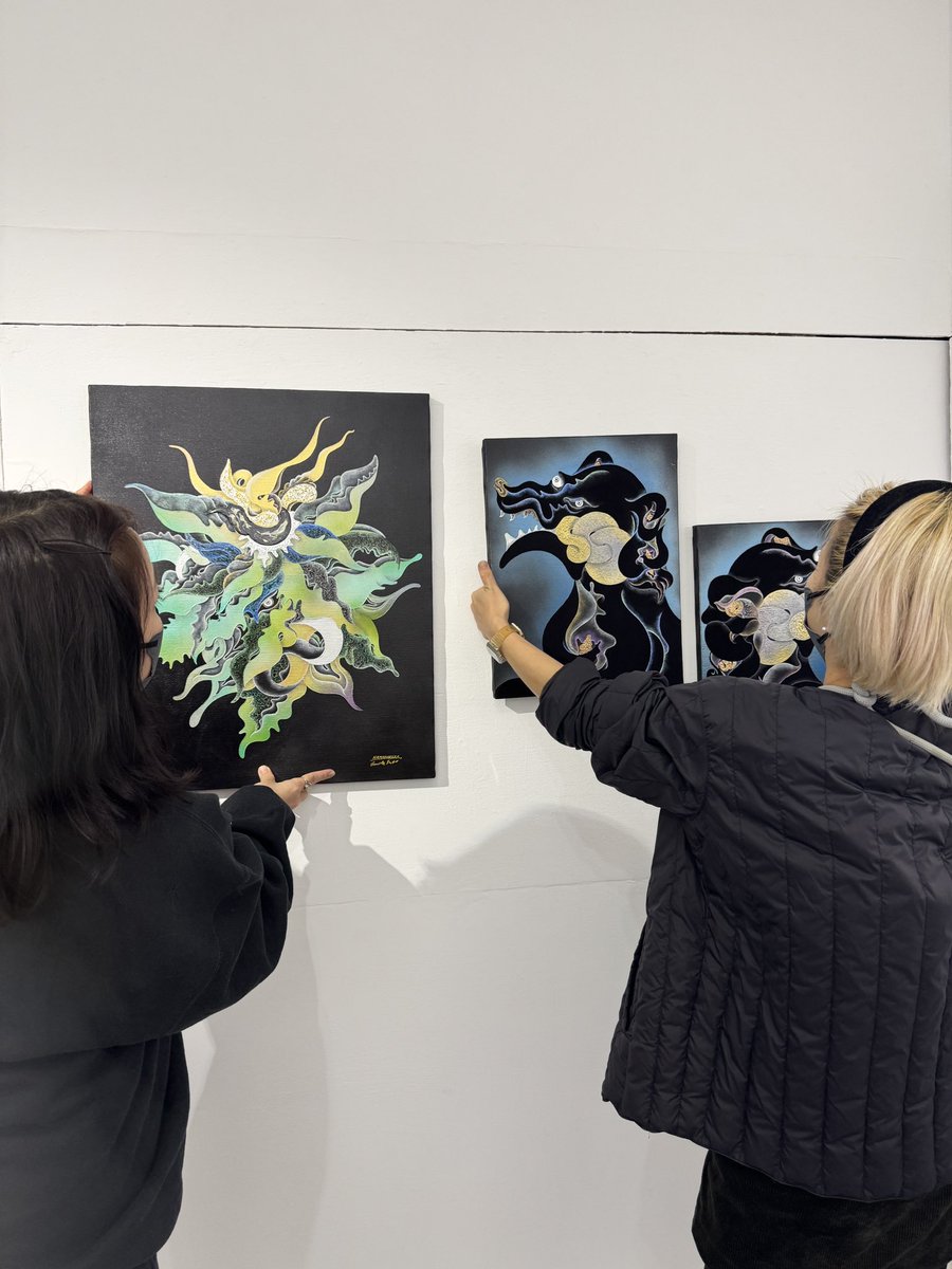 搬入中🔥🔥🔥完成まであと少し！
明日から4年ぶりのHAMADARAKA個展『AKGALSLAMAMIK』が始まります。気合いの入った双子の新作をどうぞお楽しみに。
mograg.com