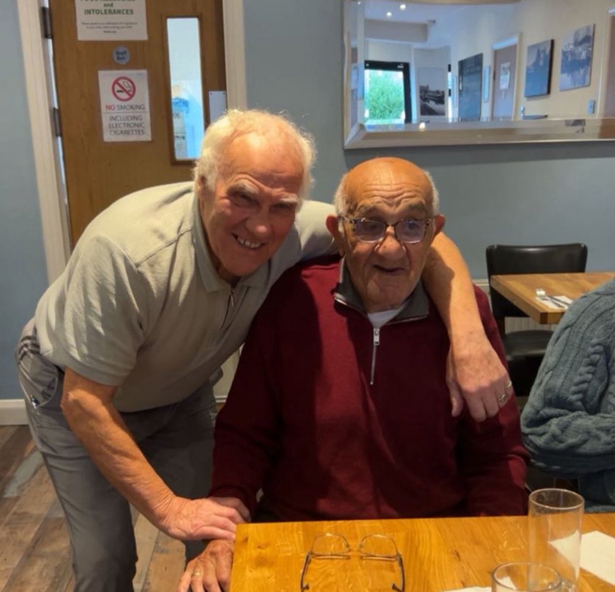 A chippy lunch get together this week with Colin Tyrer &amp; Sir Billy Boston <a href="/WiganWarriorsRL/">Wigan Warriors 🍒⚪️</a> <a href="/LeighLeopardsRL/">Leigh Leopards</a> <a href="/TheRFL/">Rugby Football League</a>