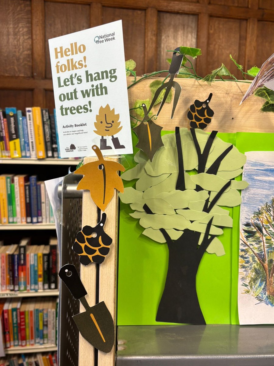 CharltonLib's tweet image. Join us at #CharltonLibrary for National Tree week! 🌳 
Saturday 22 November at 2-3.30pm for an all ages nature themed workshop, with materials provided.
Be inspired by a new display celebrating the natural world 🍃 #LoveYourLibrary