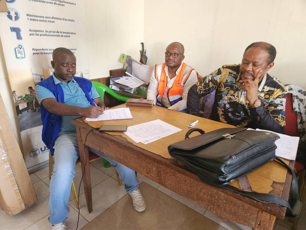 Mission d’évaluation des capacités de santé publique à l’Aérodrome de Ndolo
Dans le cadre du renforcement de la qualité des interventions des agents chargés des capacités de santé publique dans les aéroports, une mission d’évaluation a été conduite le 6 novembre 2025 à