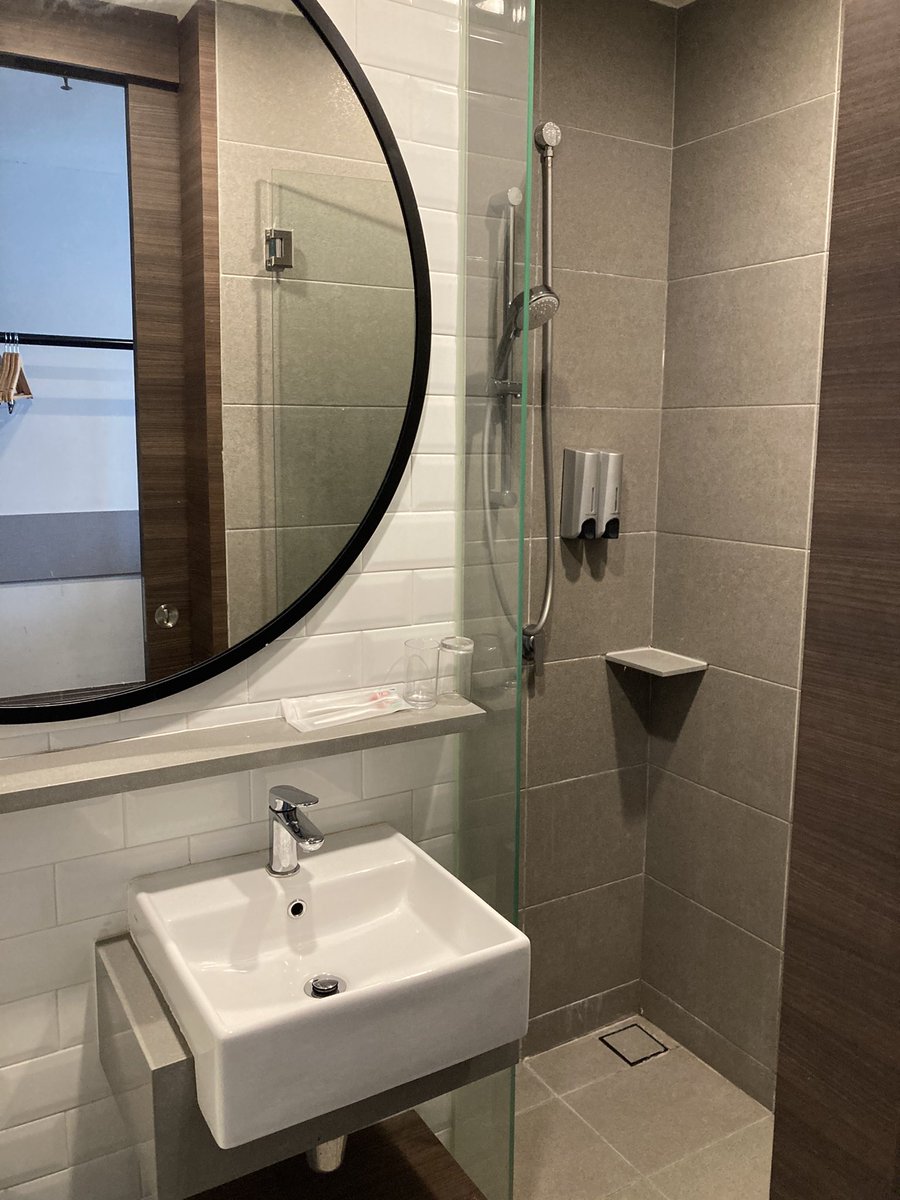 Staythcom's tweet image. #โรงแรมสุดคุ้ม Travelodge City Centre Kuala lumpur agoda.com/partners/partn… ตั้งอยู่ใกล้กับย่าน China Town และ Central Market และห่างจาก Pataling Street 200 เมตร ใกล้ร้านอาหารหลายร้าน ห้องพักสะอาด ห้องกว้างพักสบาย #กัวลาลัมเปอร์ #KL #malaysia #มาเลเซีย #มาเล #เที่ยวมาเล