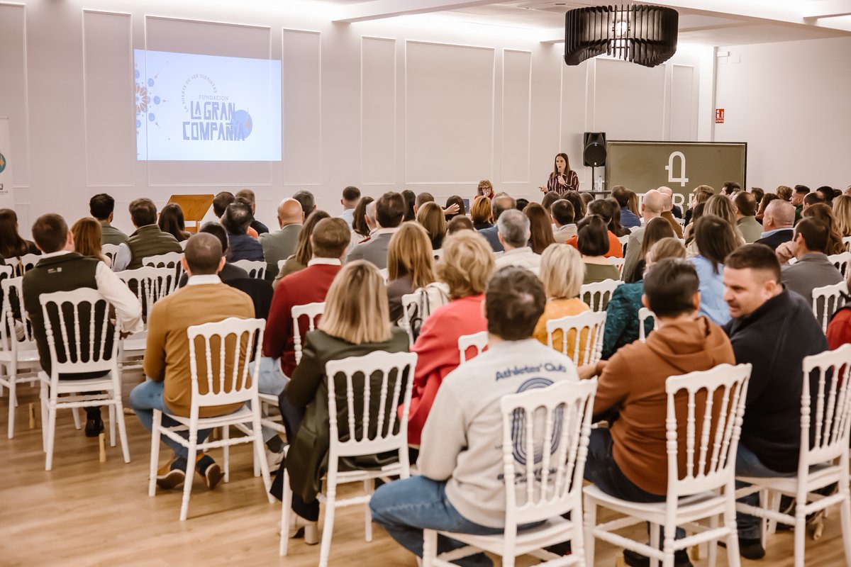 Ayer se presentó oficialmente en el Hotel Restaurante Tierra de Don Benito la Fundación La Gran Compañía .
La entidad nace como evolución de la asociación GC Ayuda, con el propósito de seguir impulsando proyectos sociales, educativos y solidarios en la comarca.