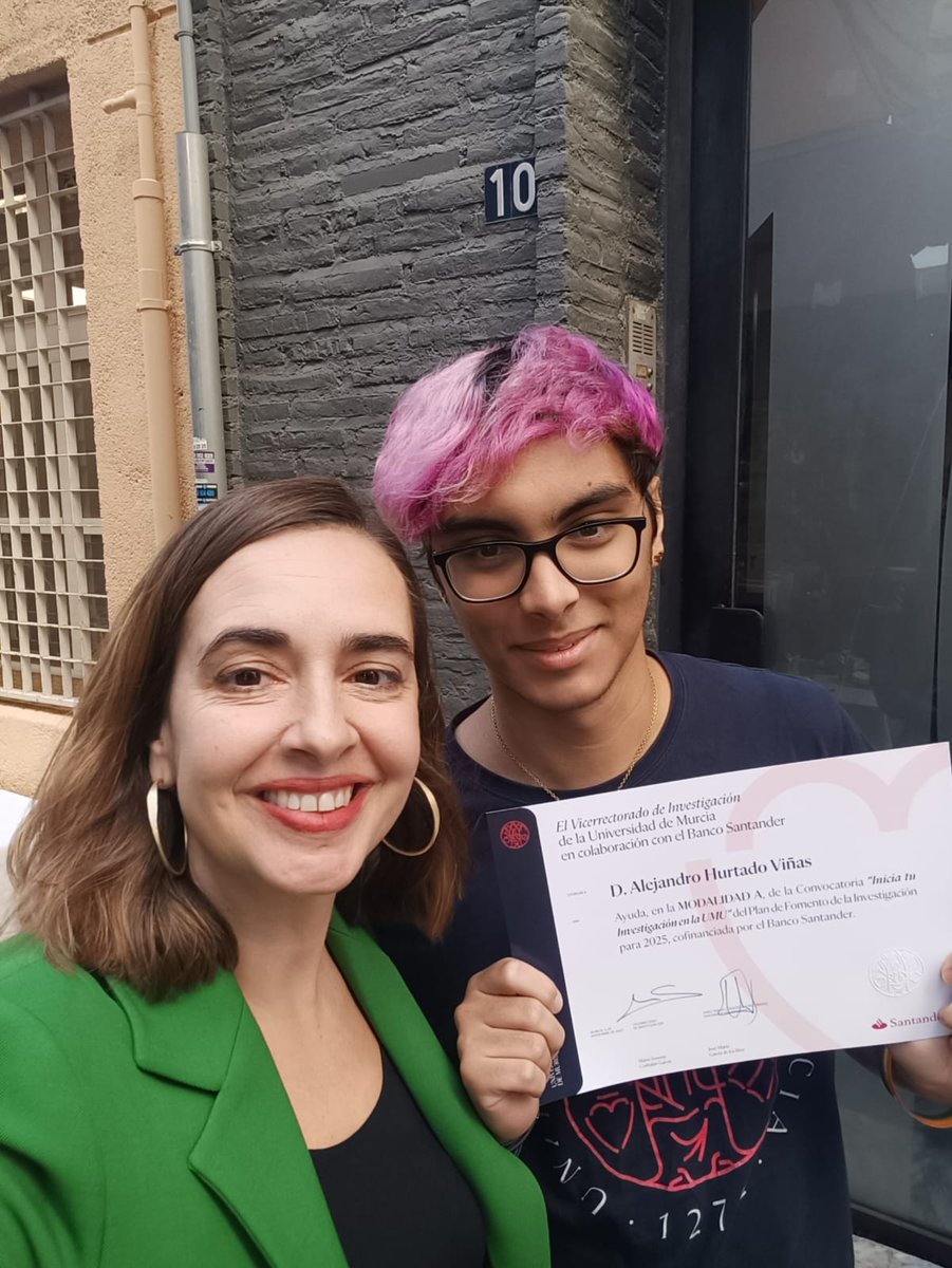 Nuestra más sincera enhorabuena a Alejandro Hurtado, alumno del Máster Universitario en Traducción Editorial, por haber obtenido la beca «Inicia tu Investigación en la UMU». Su proyecto se basa en la traducción y la audiodescripción de la representación de género y la diversidad.