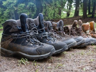 ArmeriaCodeCa's tweet image. 🥶 Invierno duro, caza mejor: atento a nuestro TOP 5 de botas (GORE-TEX, caucho alto, agarre serio) para mantener los pies secos y firmes. 

Acierta a la primera 👉 bit.ly/49HMjA9

#Caza #BotasDeCaza #Invierno