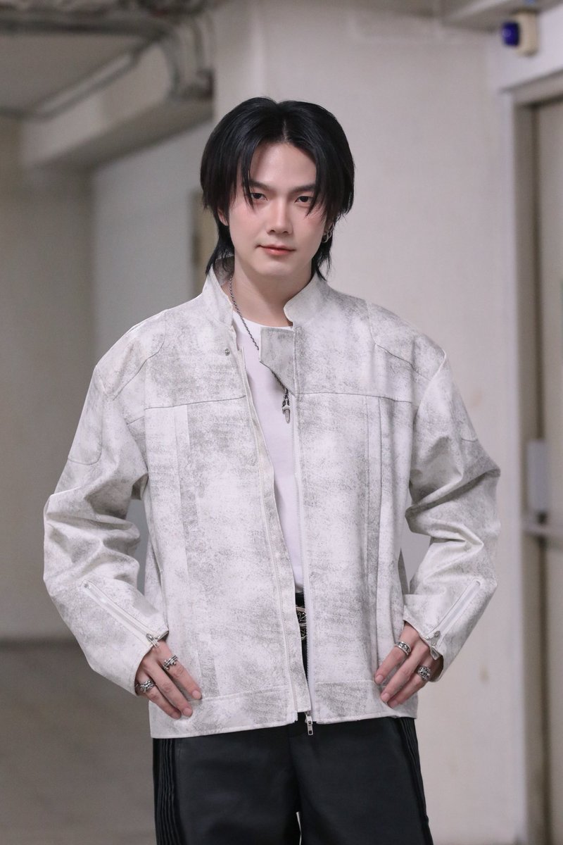 เดี๋ยวพี่บิวใกล้จะลงไปแล้วนะค้าบบบบ 

SHINSEGAE CENTRAL WITH BUILD 

#SHINSEGAExCentral
#SHINSEGAEHyperGround