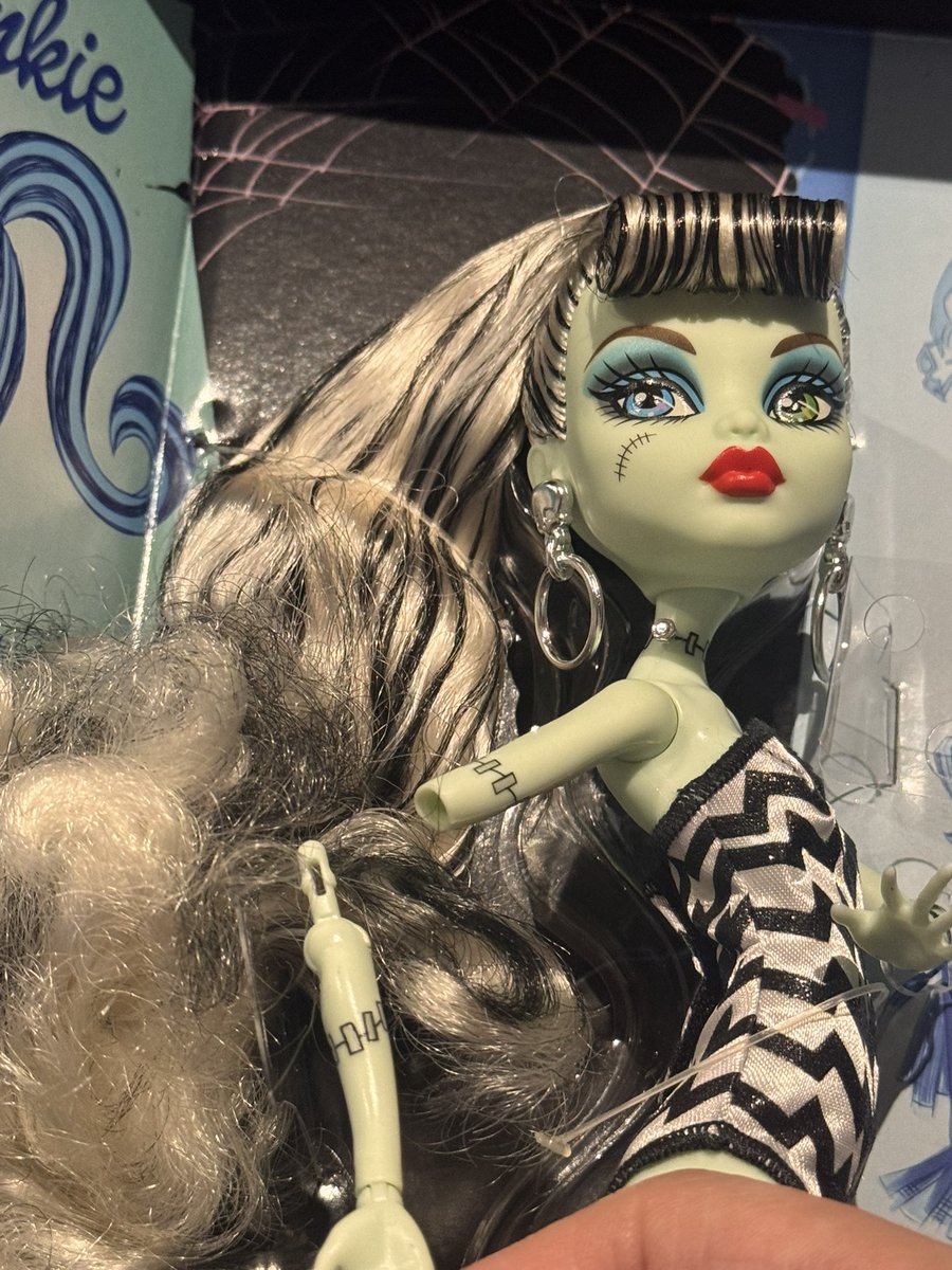 SweeetScreams's tweet image. the glasses have hinges, and they have g2 pegs yupp