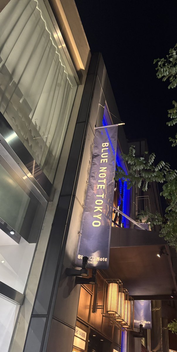 JazzGardenCat's tweet image. 本日はこちらの中村佳穂さんのライブに。
約2年前Blue NoteにてTAPの熊谷和徳さんのステージにゲストで来られたのを観て衝撃を受けてからのファンです。
楽しみすぎる。

#中村佳穂
#BlueNote