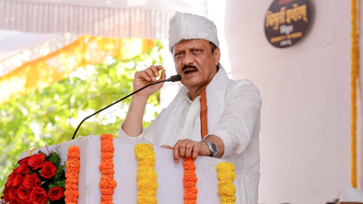 JaikyYadav16's tweet photo. इस वक़्त महाराष्ट्र की राजनीति बहुत गरमाई हुई चल रही है। 

महाराष्ट्र के उप मुख्यमंत्री अजीत पवार के बेटे पार्थ पवार पर 1800 करोड़ रुपए के घोटाले के आरोप लगे हैं,

आरोप यह है कि

पार्थ पवार की साझेदारी वाली कंपनी अमेडिया होल्डिंग एलएलपी ने नियमों का उल्लंघन कर 300 करोड़ रुपए की सरकारी जमीन खरीदी, जिसका मार्केट रेट 1800 करोड़ है, यही नहीं बताया गया कि

इस सौदे में 21 करोड़ की स्टांप ड्यूटी भी माफ कर दी गई है।

महाराष्ट्र सरकार क्या अब स्ट्रॉंग कार्यवाही करेगी?