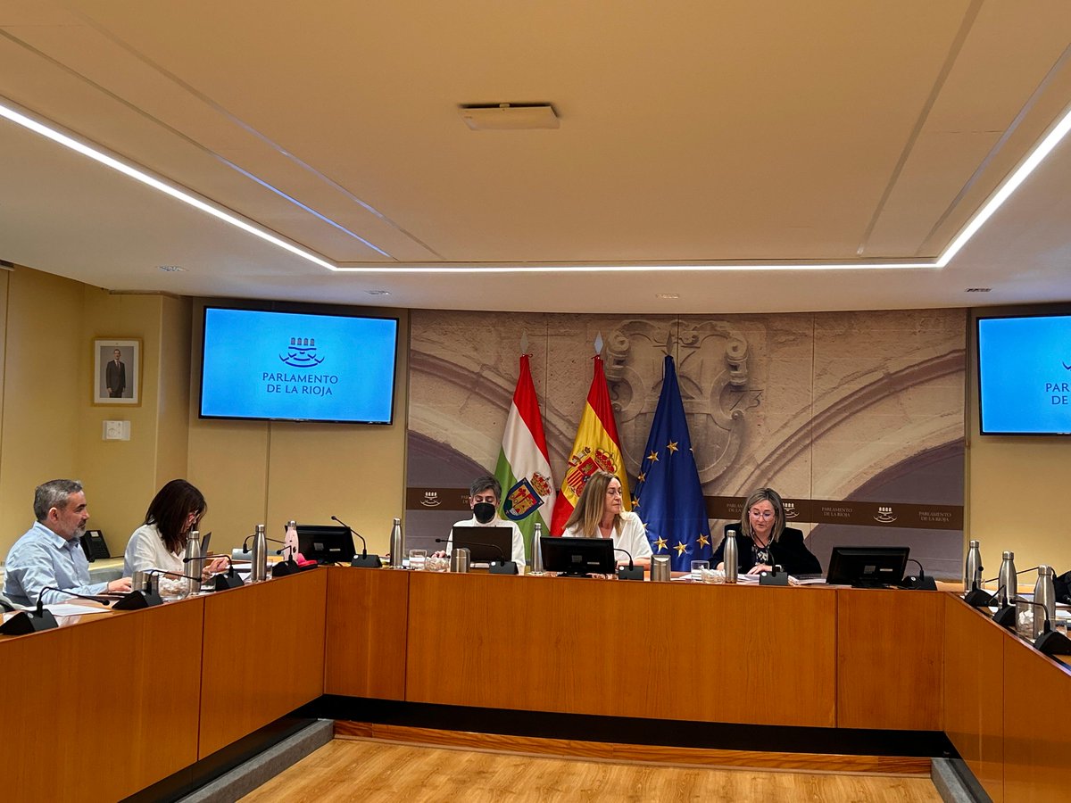 Una jornada más continúan las comparecencias dentro de la Comisión de Estudio que analiza la situación del sector de la cultura

En el <a href="/ParlamentoRioja/">Parlamento de La Rioja</a> 

Hoy con Milagros Rodríguez, técnica de cultura del <a href="/aytoarnedo/">Ayuntamiento Arnedo</a>