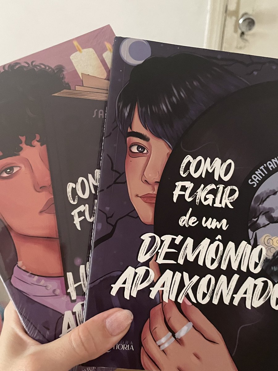 junartlc's tweet image. ✨ VENDA/VENDO ✨

Golden Hunter
R$ 80
Com brinde da pré-venda

Sangue Latino
R$55

Criminais - Doce vingança
R$55

Como fugir de um demônio apaixonado 1 e 2
R$60 os dois vol. 
R$35 só um vol.