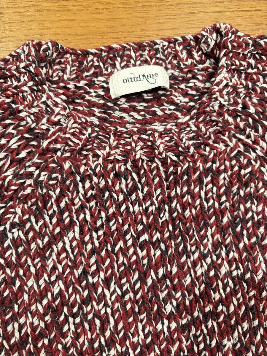 MANOAinter's tweet image. New Arrival🍷ottod‘Ame

ざっくりしたメランジニットは、ワイン系のmixカラーが素敵！綿ウールナイロンのドライタッチな風合いも、いい感じです。今年の秋冬は、何だか赤系の色味を着たい気分！
¥59400
#ottodame #sweater  #2025aw #manoainternational #selectshop #matsuyama #ehime