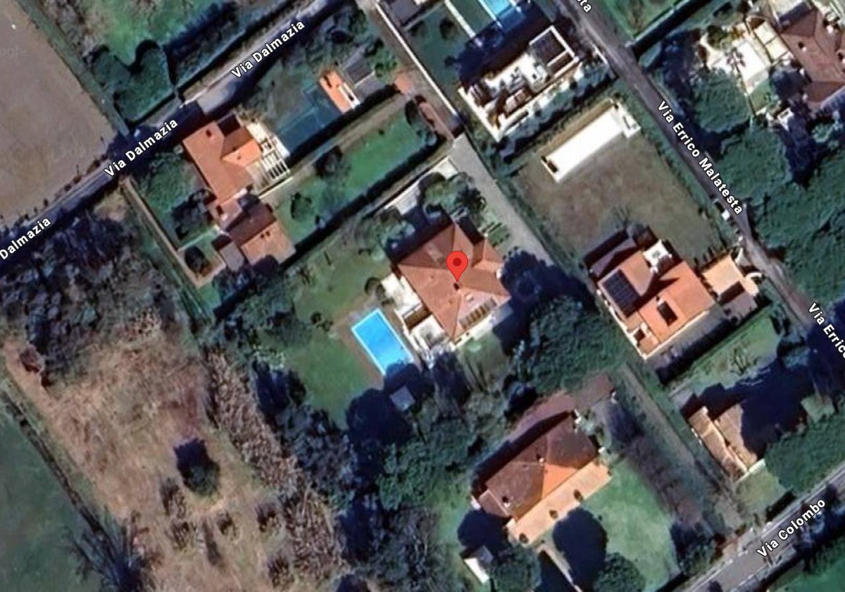ACF_int's tweet image. ❗️Close to Putin, Russian propagandists own villas in Italy.

🔴 Artem Bikov. Owner of the major news agency URA. RU. His outlets regularly justify the war with Ukraine and publish stories about the heroism of Russian soldiers.

Bikov still owns an 806 m² villa in the Italian…