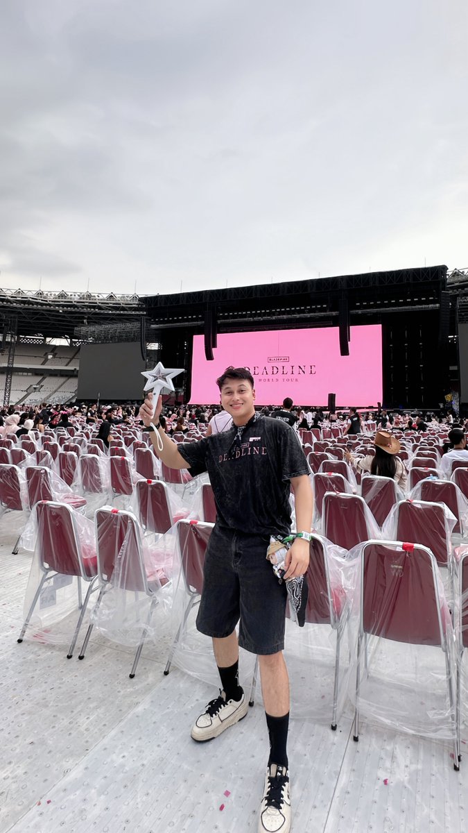 ingusback's tweet image. #BLINK #BLACKPINK_DEADLINE