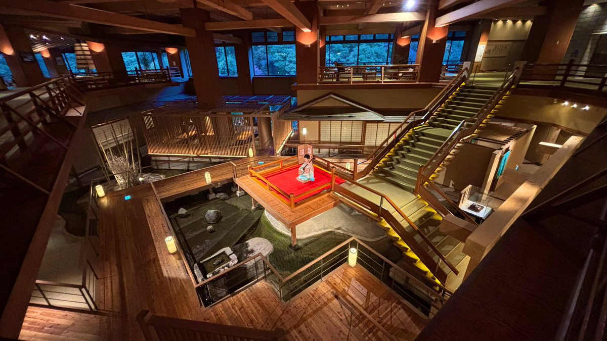 無限城みたいな温泉旅館