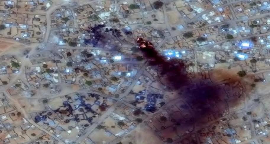 الظل الذي ترونه ليس دُخان منبعث من الارض نتيجة احراق ابار النفط او قصف على مدن بل هذا الظل هو دماء اخواننا في #السودان في #الفاشر 
صورة من الاقمار الاصطناعية