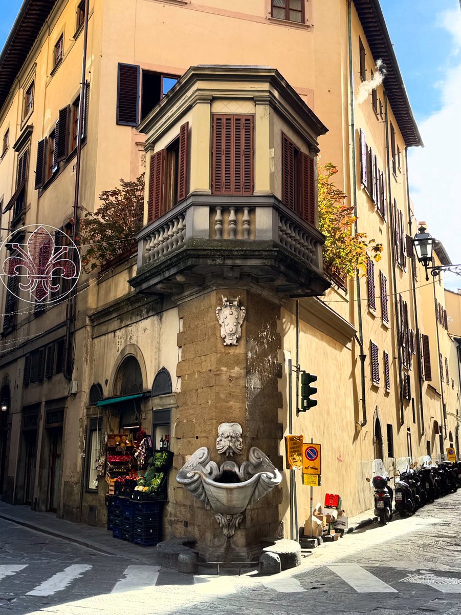 melindagallo's tweet photo. A morning stroll to Piazza Santo Spirito gifted me with a delightful view of the Fontana dello Sprone. #Firenze #Florence. 

https://t.co/R9XmfmbMG0 https://t.co/MkwEvlOBn0
