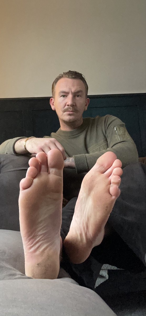 Don’t forget boys, it’s no nut November..

Hands off those little goon sticks.. 👀😂