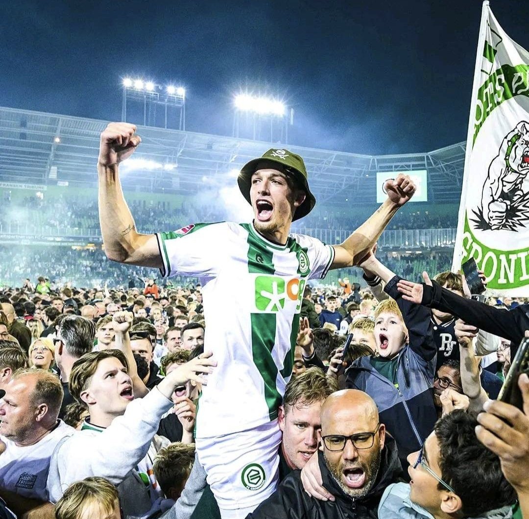 2 jaar geleden nog kkd en nu Oranje ongelofelijk maar di(c)k verdiend #Valente #Oranje