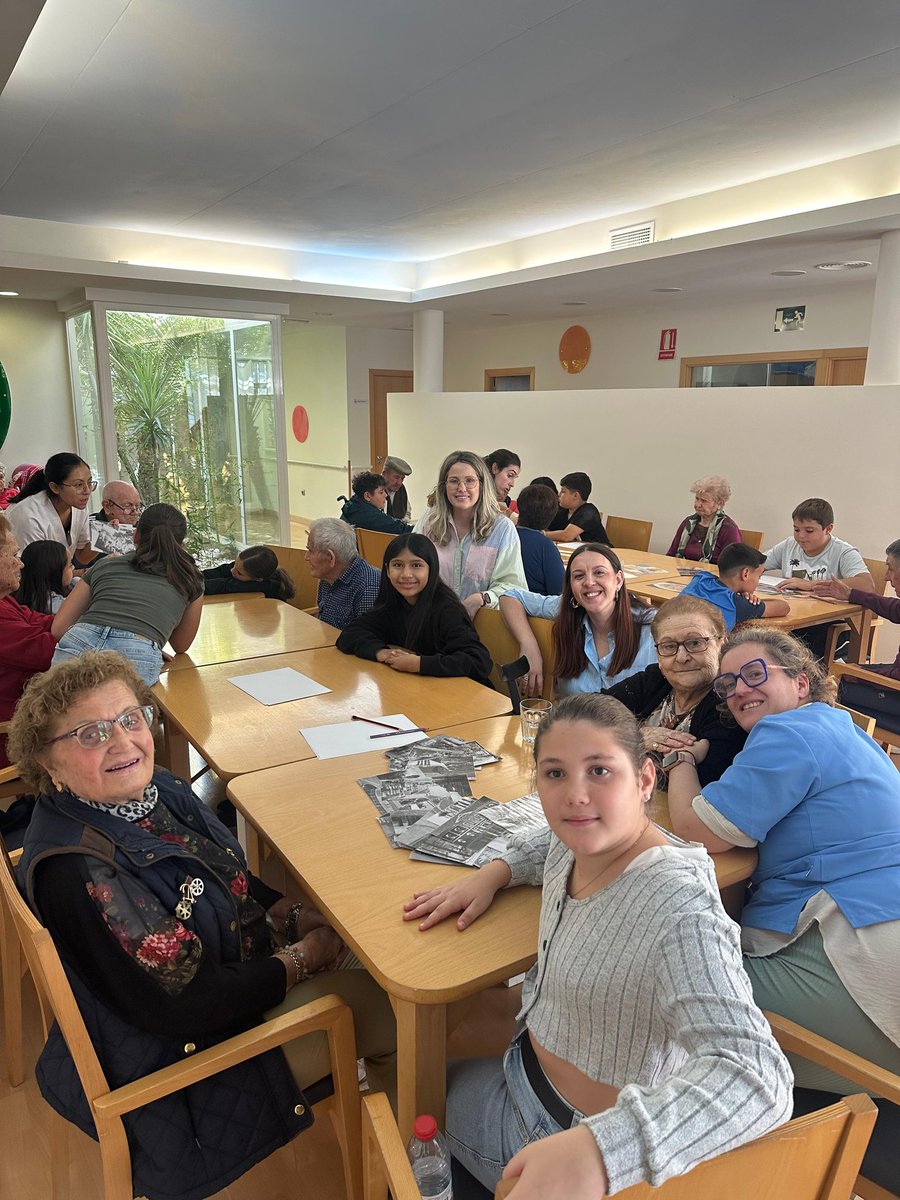 Esta mañana hemos recibido la visita intergeneracional 🧒🏻👵🏻de los niños y niñas de 6º de Primaria del  CEIP Villaespesa en nuestro centro de día.
Juntos hemos disfrutado de actividades muy divertidas. ¡Gracias por venir!❤️