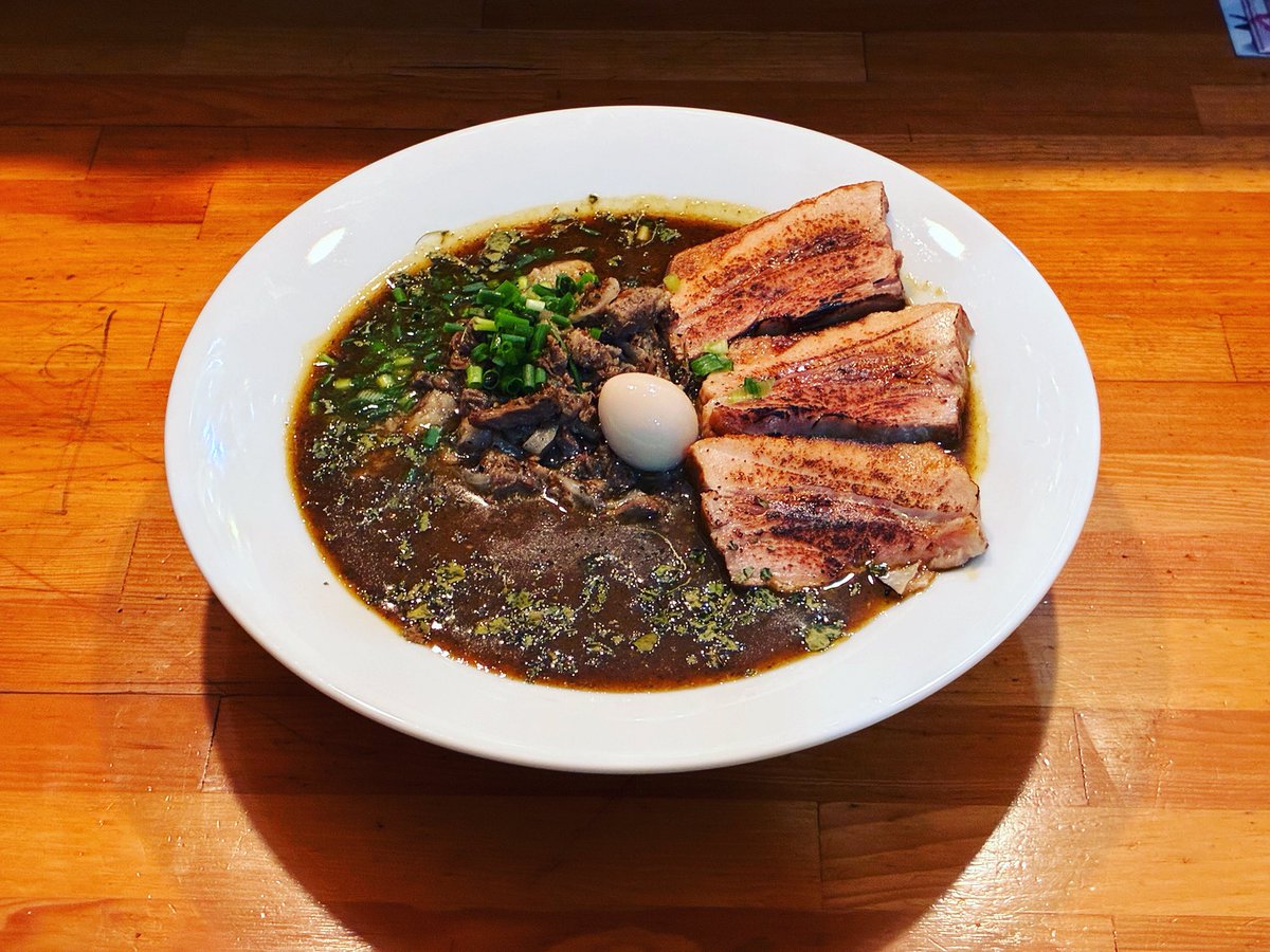 本日のカレーが売り切れたので、早いですが閉めさせていただきます！
週末もよろしくお願い致します！
限定の牛骨スープカレー今週で終了予定です！
是非
寒くなってきたので次はホルモンかなー