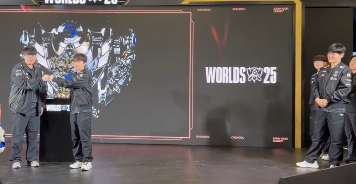 월즈 트로피와 무대 전경