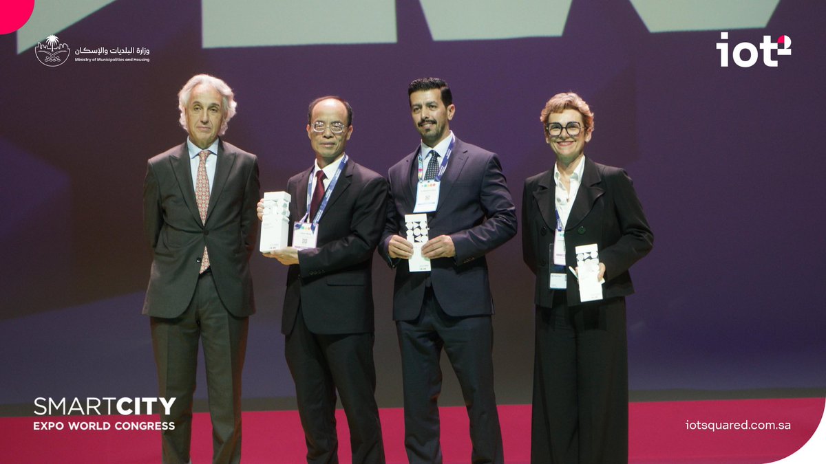 فخور بزملائي الذين تم اختيار جهودهم من خلال منصة "إيميرج" لإدارة الأزمات والطوارىء ضمن أفضل 3 حلول تقنية للمدن الذكية حول العالم في #SmartCityExpo2025 بـ برشلونة، من بين أكثر من 400 مشروع. منجز يجسد التزام <a href="/saudimomrah/">وزارة البلديات والإسكان</a> بتسخير التقنية لحماية الأرواح والبنى التحتية وتعزيز صمود