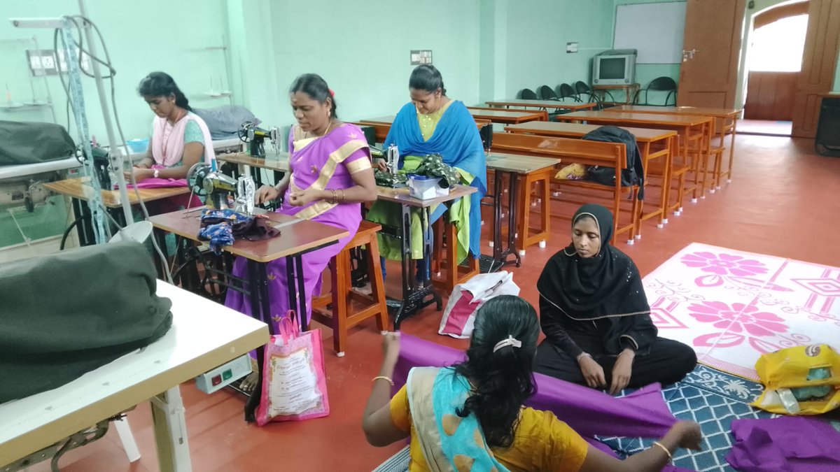 akshayashg2010's tweet photo. Threading change, one stitch at a time! ✂️💙
Women of Akshaya Self Help Group &amp; Tailoring Centres making empowerment a daily reality.                                                                #PrimeTrust #IndiaVolunteerCare #akshayaselfhelpgroupsconfederation https://t.co/kW3mAK0ZJm