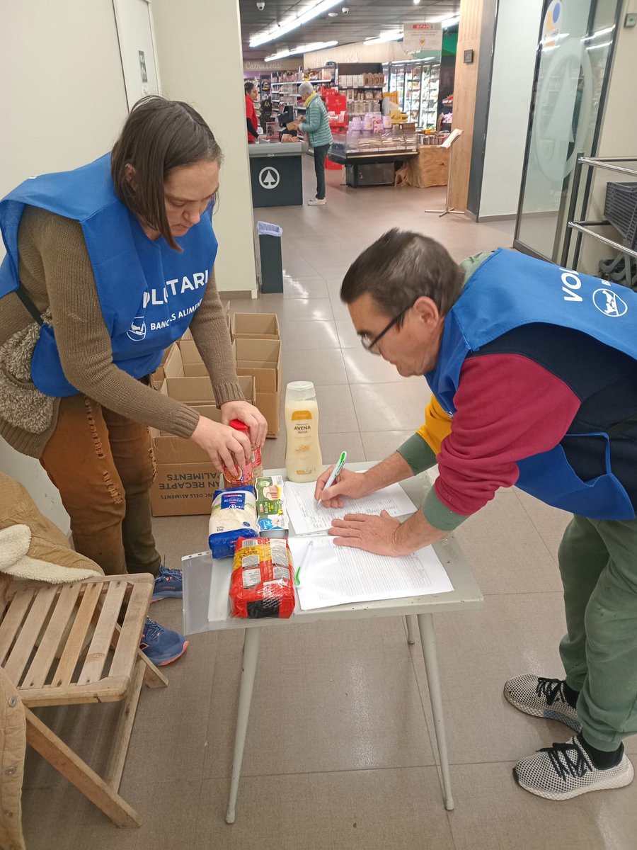 Fundació Acollida i Esperança tweet media