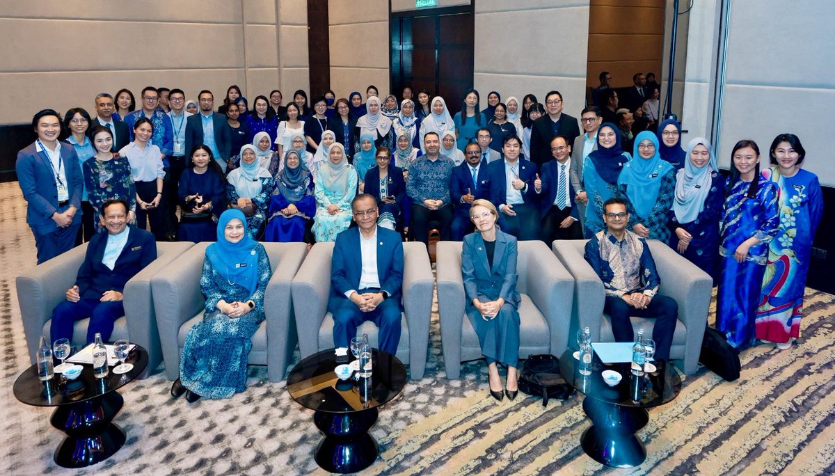 It was a privilege to launch <a href="/KKMPutrajaya/">KKMalaysia🇲🇾🩺❤️</a>'s new diabetes self-management initiative, ERAT on #WorldDiabetesDay with the Minister of Health @drdzul! Thanks to <a href="/novonordisk/">Novo Nordisk</a> 🇲🇾 for continued efforts in empowering people living with diabetes to take greater control of their health.